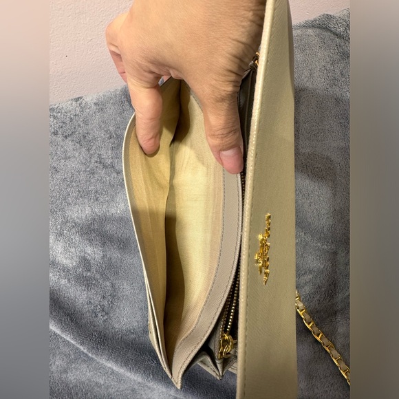 PRADA
Saffiano Metal Oro Chain Wallet Pomice - Picture 15 of 16